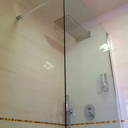 Brezza Marina Luxury בית הארחה 4*