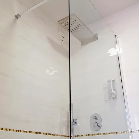 Brezza Marina Luxury Pensión 4*