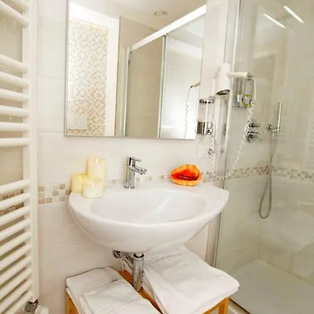 בית הארחה Brezza Marina Luxury 4*